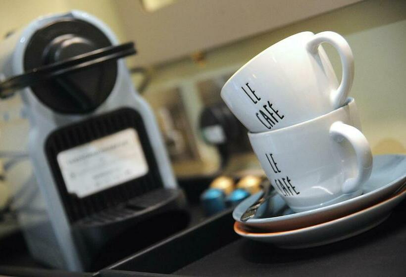 غرفة قياسية, The Pilot Inn