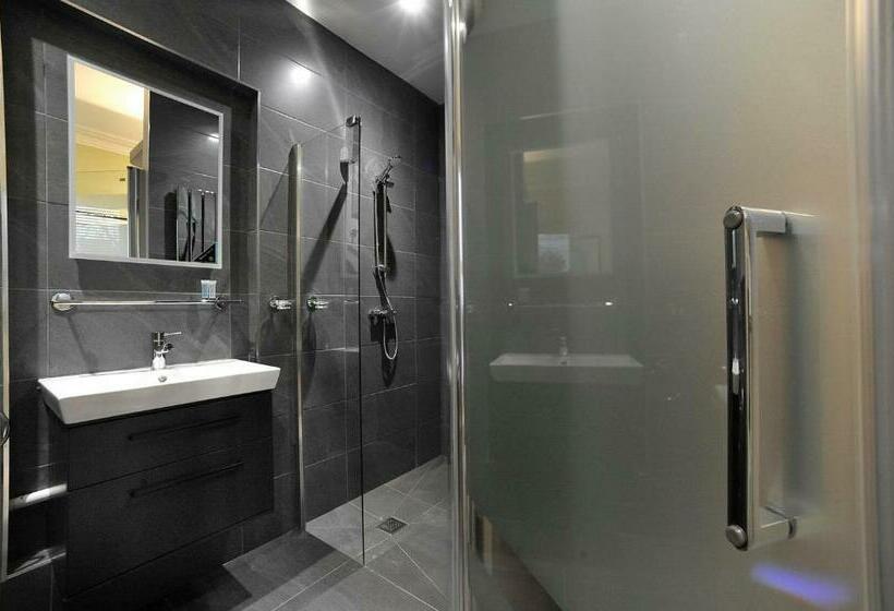 غرفة قياسية, The Pilot Inn