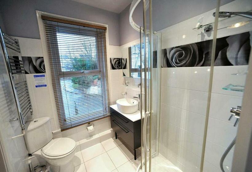 غرفة قياسية, The Pilot Inn