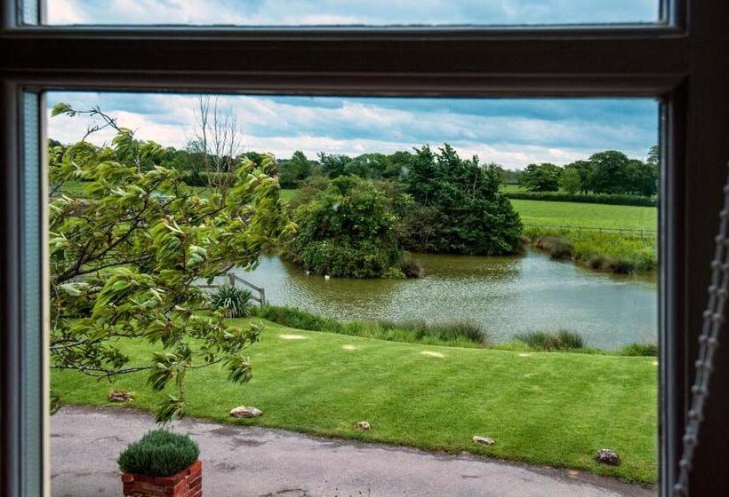 Suite with lake view, Common Leys Farm