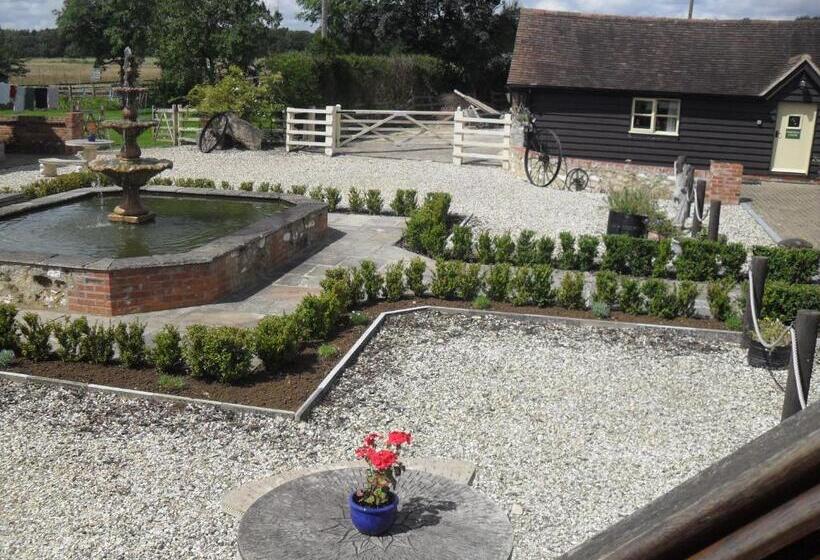 Suite with lake view, Common Leys Farm