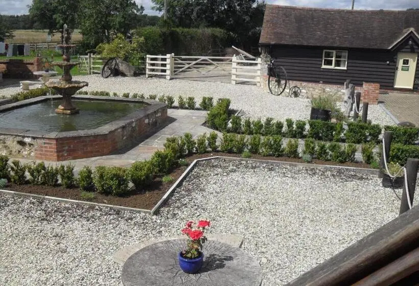 Suite with lake view, Common Leys Farm