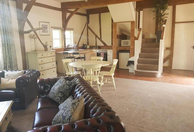 Suite with lake view, Common Leys Farm