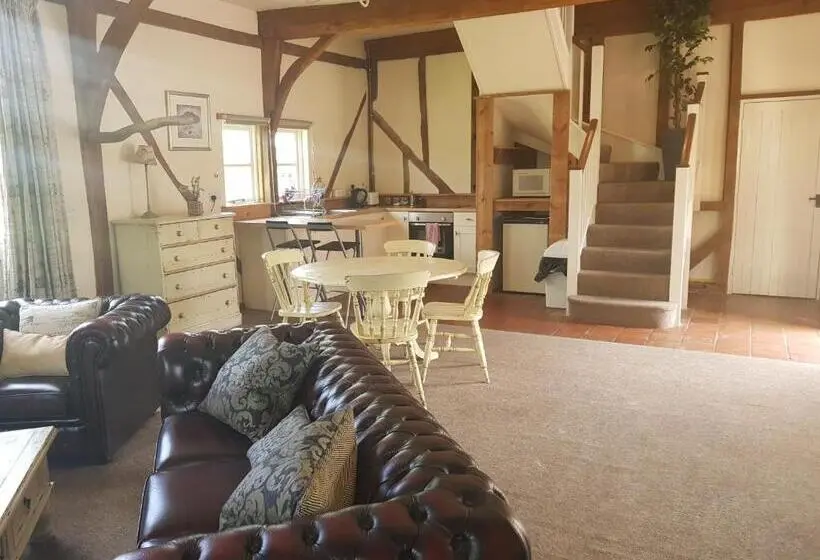 Suite with lake view, Common Leys Farm