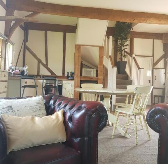 Suite with lake view, Common Leys Farm