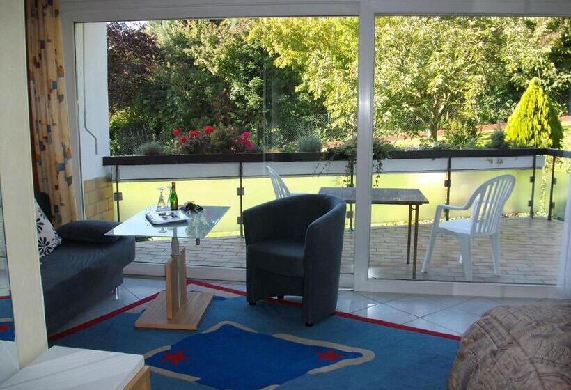 استودیوی استاندارد, Haus Delphin