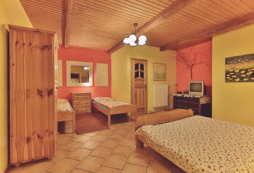 Семейный Номер, Holiday Resort švárny