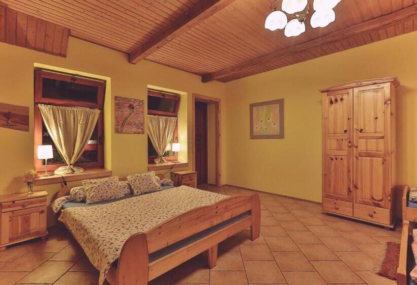 Семейный Номер, Holiday Resort švárny