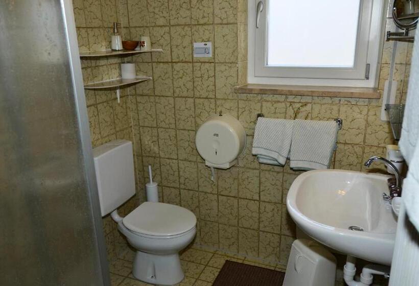 Standard Neljän Hengen Huone, Pension Pichler