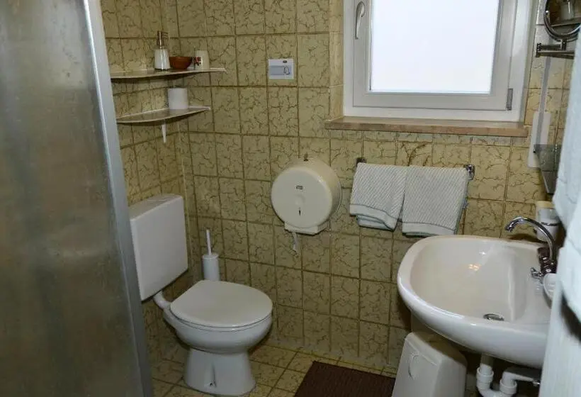 スタンダード４人部屋, Pension Pichler