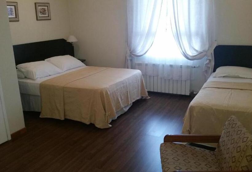 اتاق استاندارد سه نفره, Apart Hotel Austral