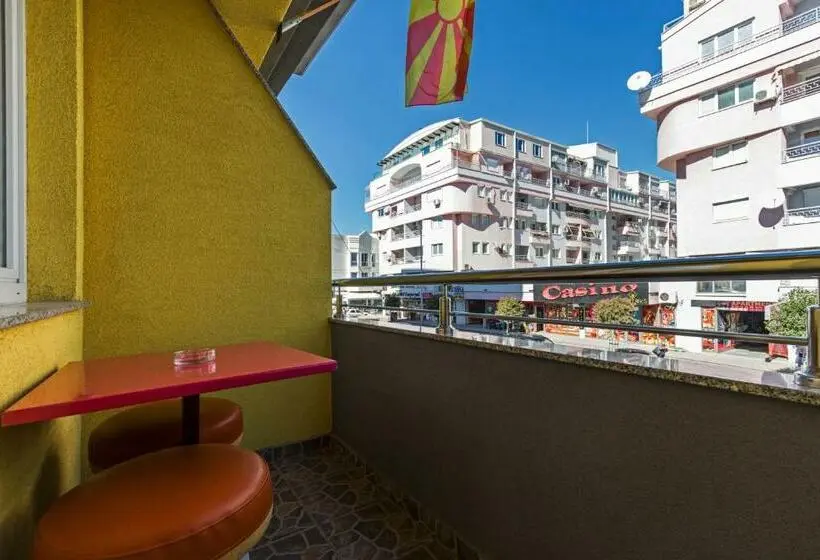 Studio Standard avec Balcon, Dj Apartments Plus