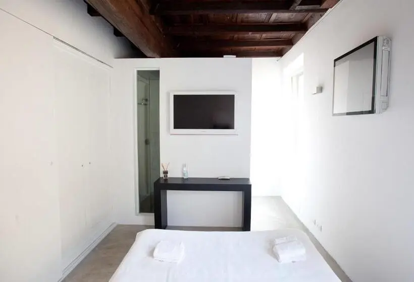 اتاق اکونومی, Casa Valentina