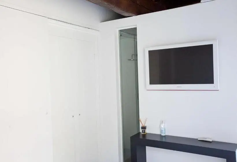 اتاق اکونومی, Casa Valentina