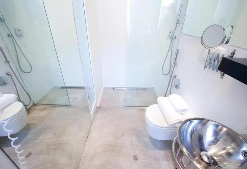 اتاق اکونومی, Casa Valentina