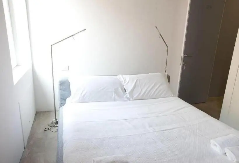 اتاق اکونومی, Casa Valentina