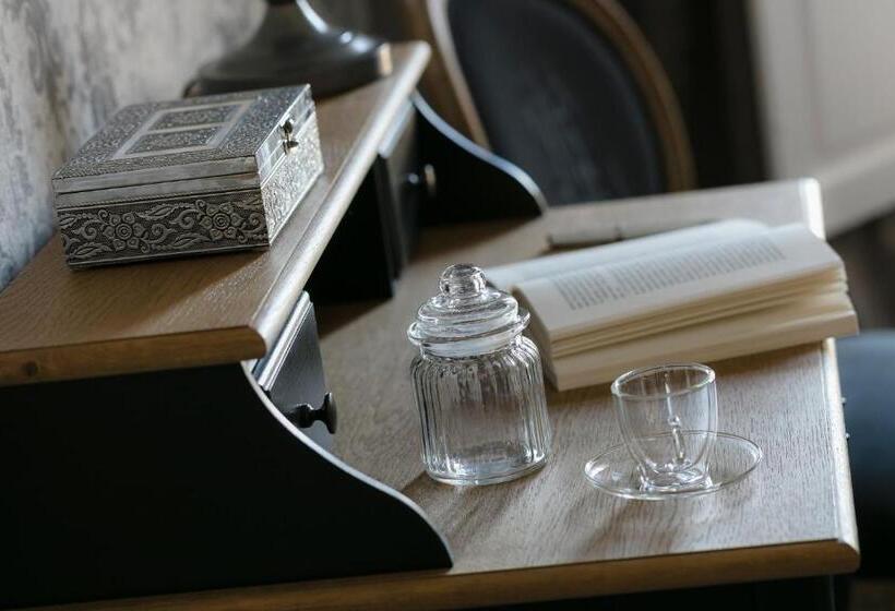 스탠다드 테라스 룸, Chateau Des Cinq Cantons