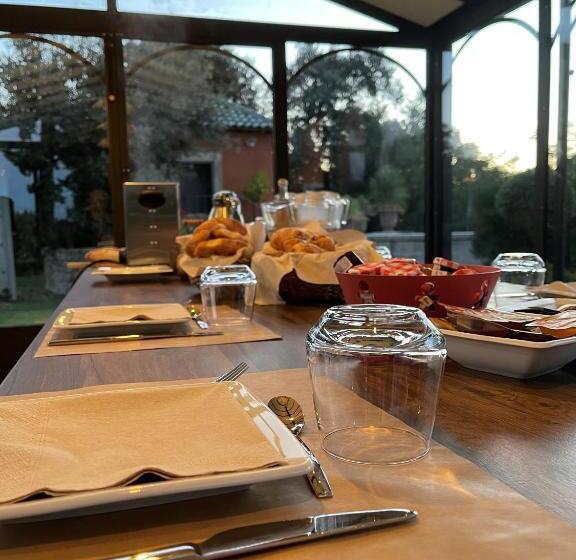 اتاق استاندارد با تراس, Chateau Des Cinq Cantons