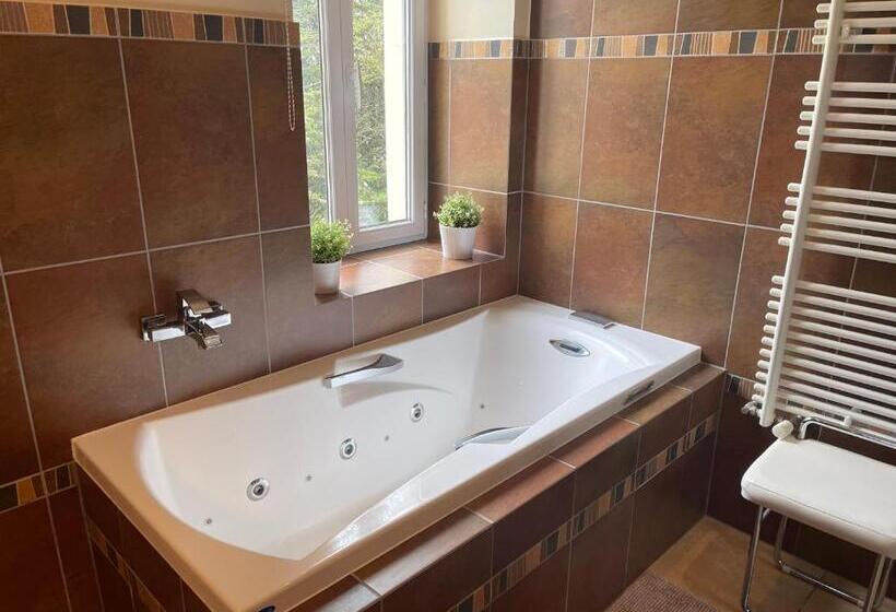 Люкс Deluxe 2 Спальни, Gites Du Caylar   Chambres Et Appartments