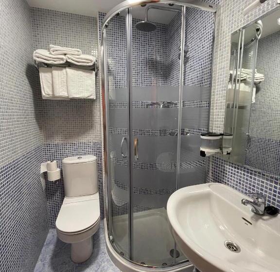 اتاق استاندارد سه نفره, Hostal Santiago 2