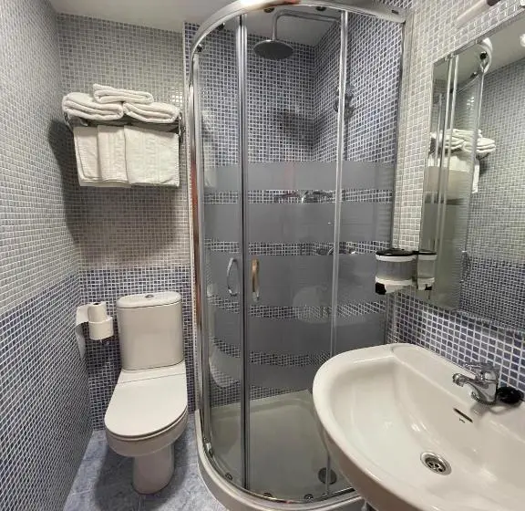 اتاق استاندارد سه نفره, Hostal Santiago 2