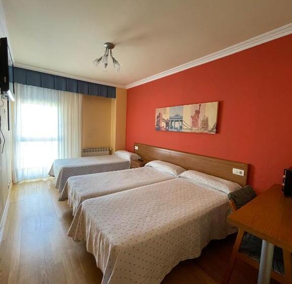 اتاق استاندارد سه نفره, Hostal Santiago 2