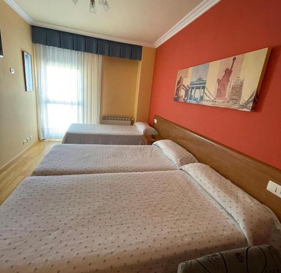 اتاق استاندارد سه نفره, Hostal Santiago 2