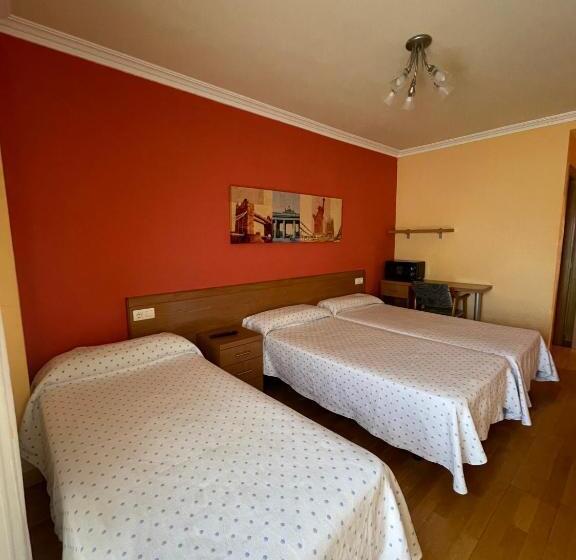 اتاق استاندارد سه نفره, Hostal Santiago 2