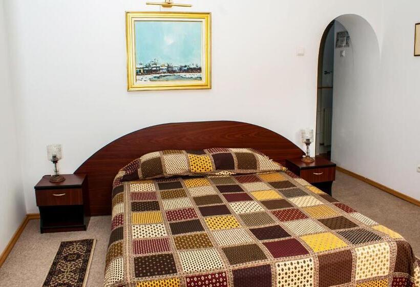 غرفة قياسية, Pensiunea Boema