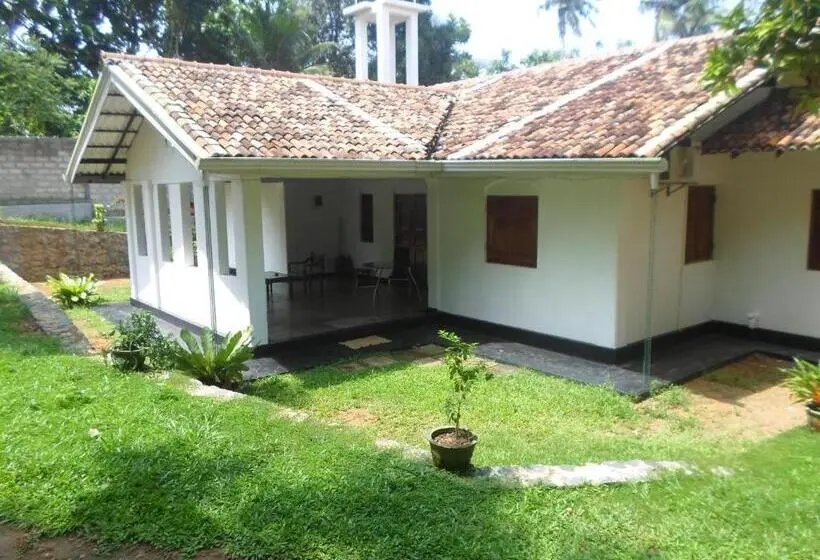 Villa 3 Makuuhuonetta, Chitra Ayurveda