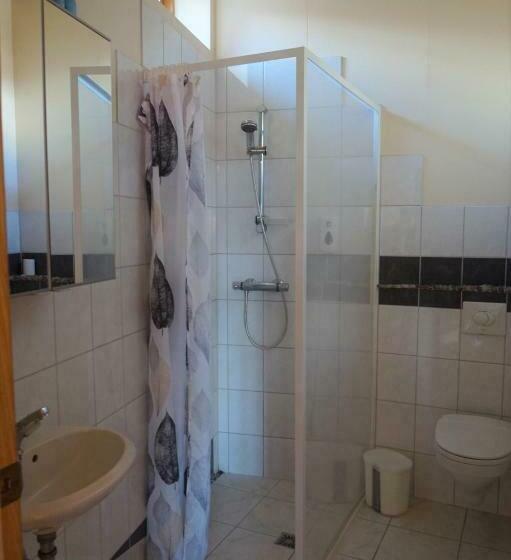 اتاق استاندارد چهار تخته, Skorrahestar