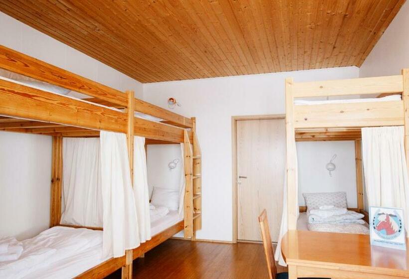 اتاق خانوادگی, Skorrahestar