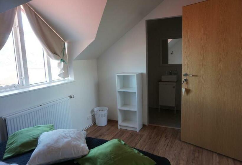 اتاق استاندارد, Skorrahestar