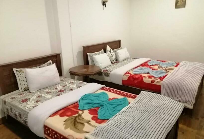 패밀리 룸, Chez Allen