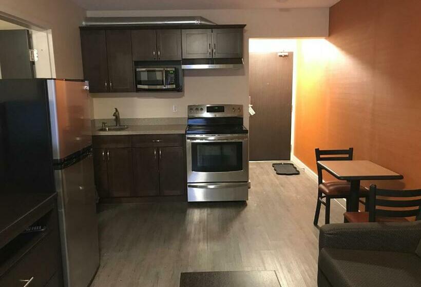 جناح سرير كينج, Bay Hill Inns & Suites