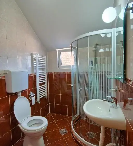اتاق استاندارد سه نفره, Guest House Villa Mir