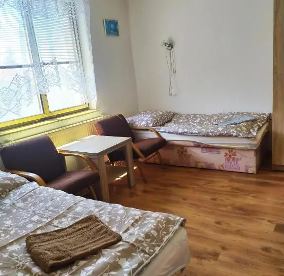 اتاق استاندارد سه تخته با سرویس بهداشتی مشترک, Penzion Renata