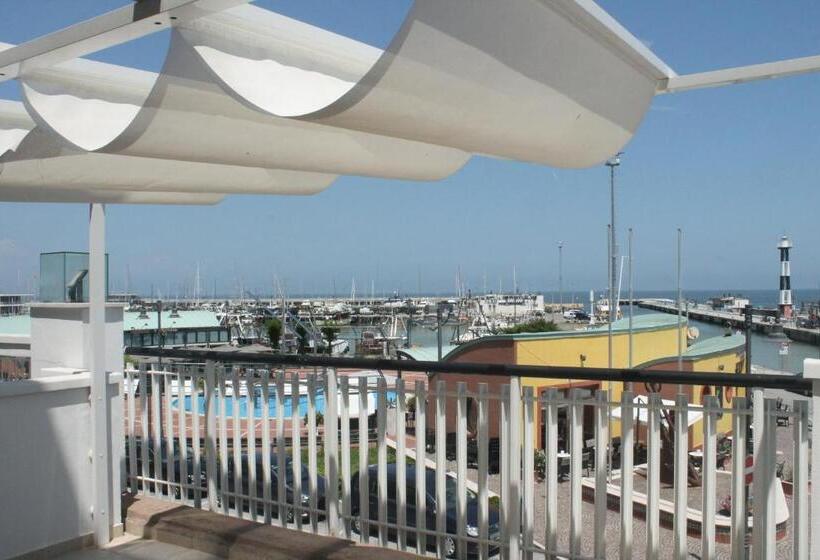 Estúdio standard com Terraço, Residence Fiorella