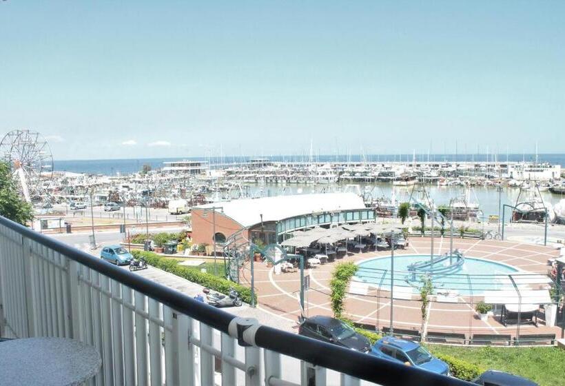 Apartamento 1 Dormitório com Sacada, Residence Fiorella
