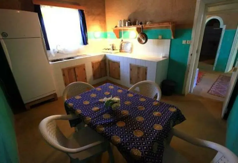 Talo 2 Makuuhuonetta, Auberge Chez Julia