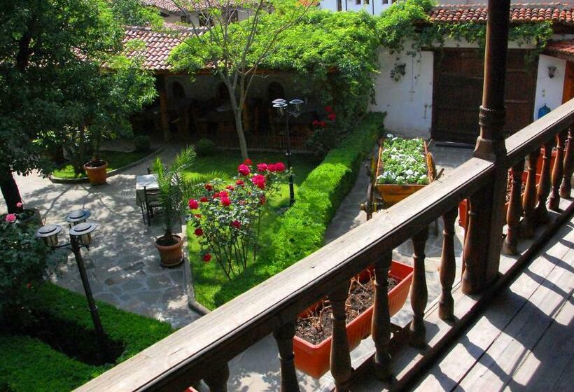 스탠다드 트리플 룸, Chakarova Guest House