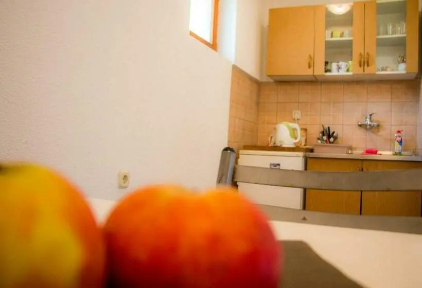 اتاق استاندارد سه تخته با سرویس بهداشتی مشترک, Guest House Kevser