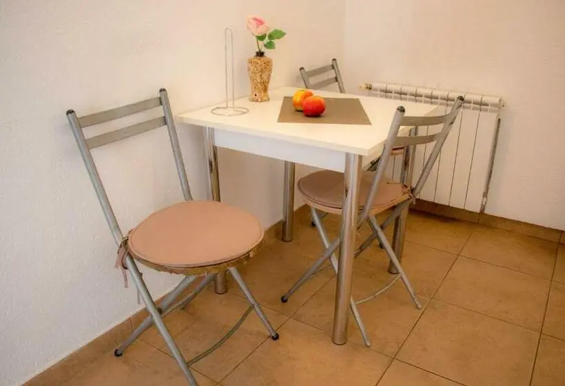 اتاق استاندارد سه تخته با سرویس بهداشتی مشترک, Guest House Kevser