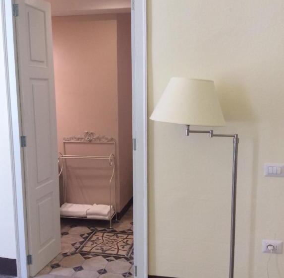 اتاق استاندارد, Relais Santa Croce