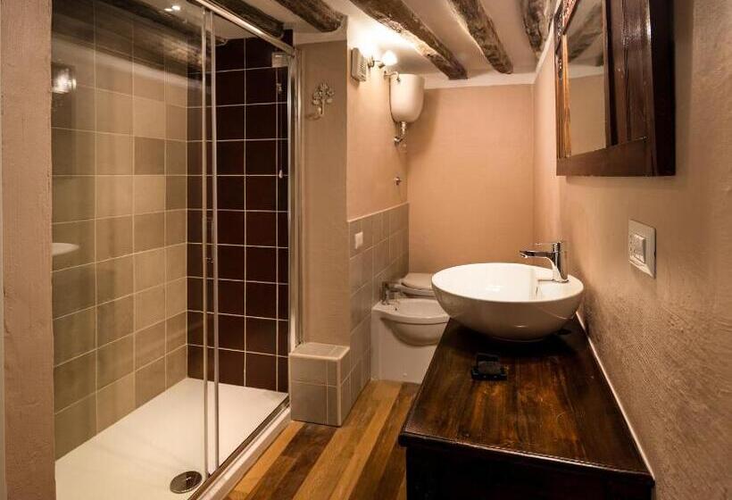 اتاق عادی, Relais Santa Croce