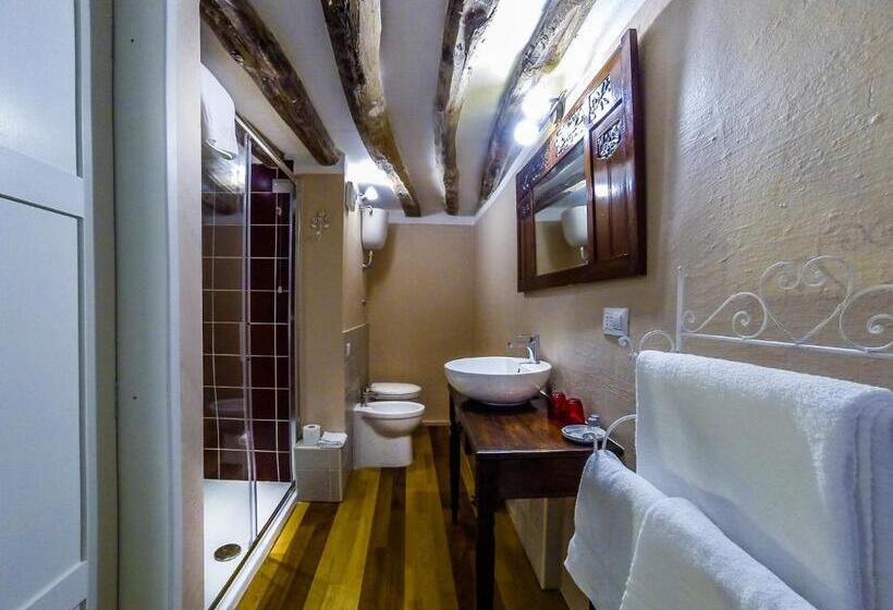 اتاق عادی, Relais Santa Croce