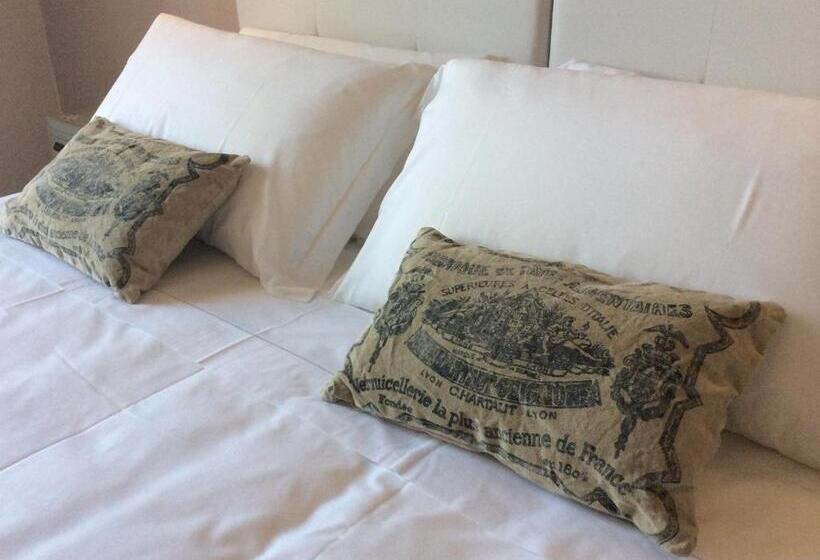 اتاق عادی, Relais Santa Croce