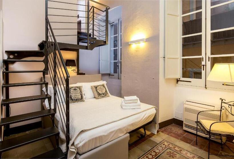 اتاق عادی, Relais Santa Croce