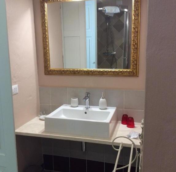 سوییت با چشم‌انداز دریا, Relais Santa Croce