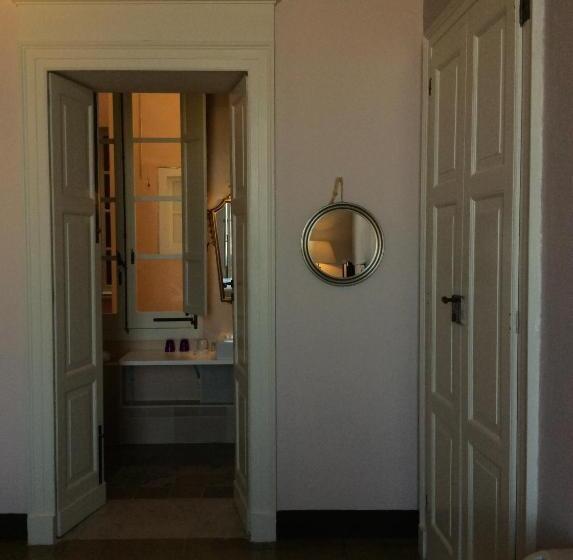 اتاق لوکس با چشم‌انداز دریا, Relais Santa Croce